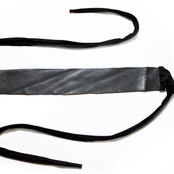Wide Leather Belt in Black - One Size Fits All NEW - Picture 3 of 3